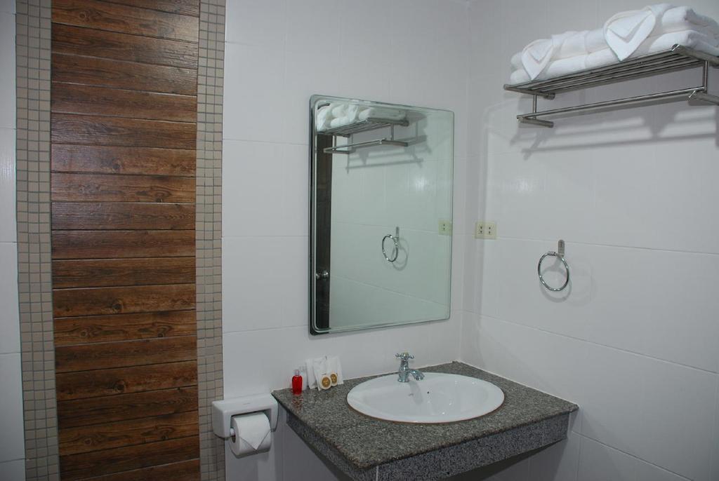 Patong Budget Rooms Екстер'єр фото