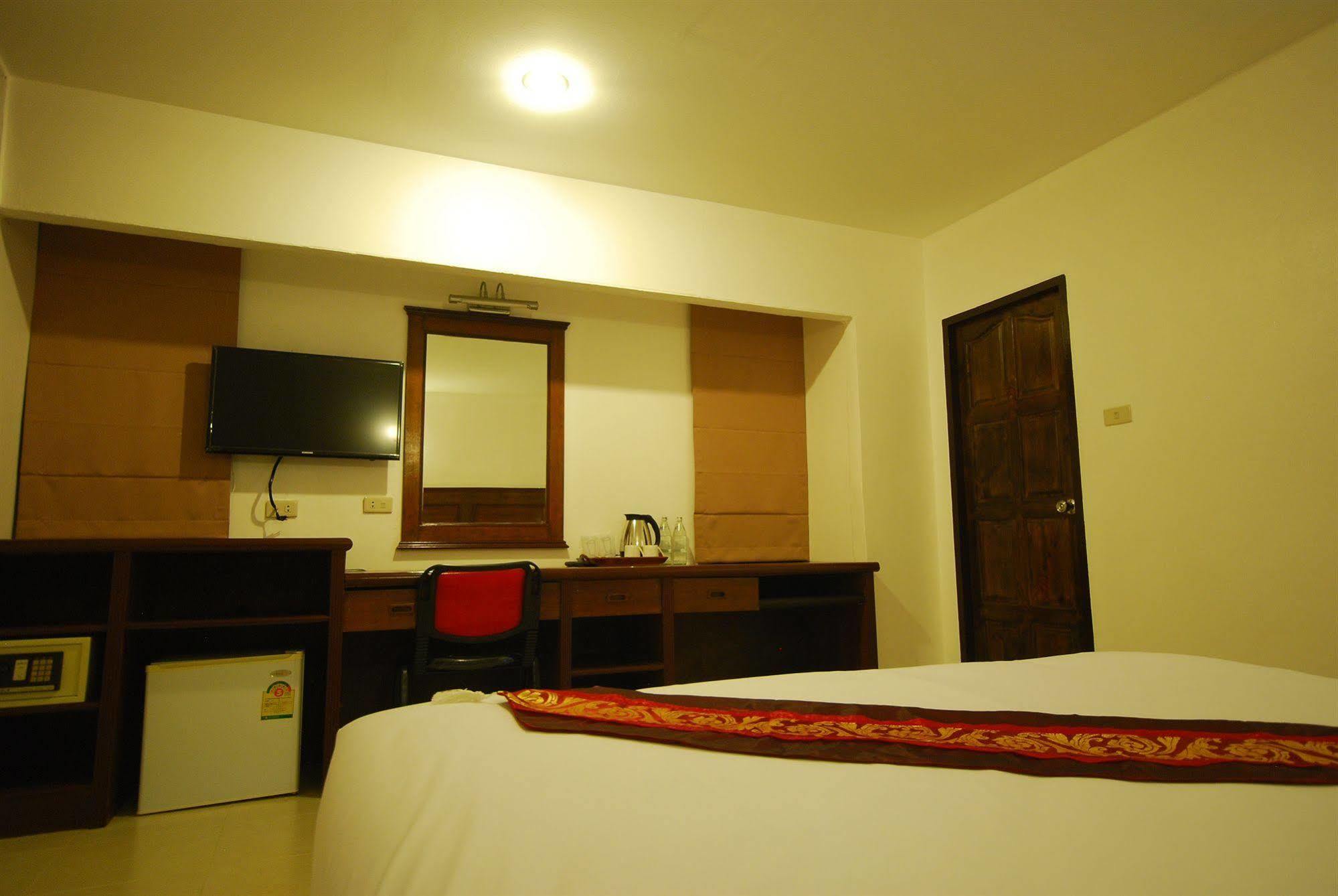 Patong Budget Rooms Екстер'єр фото