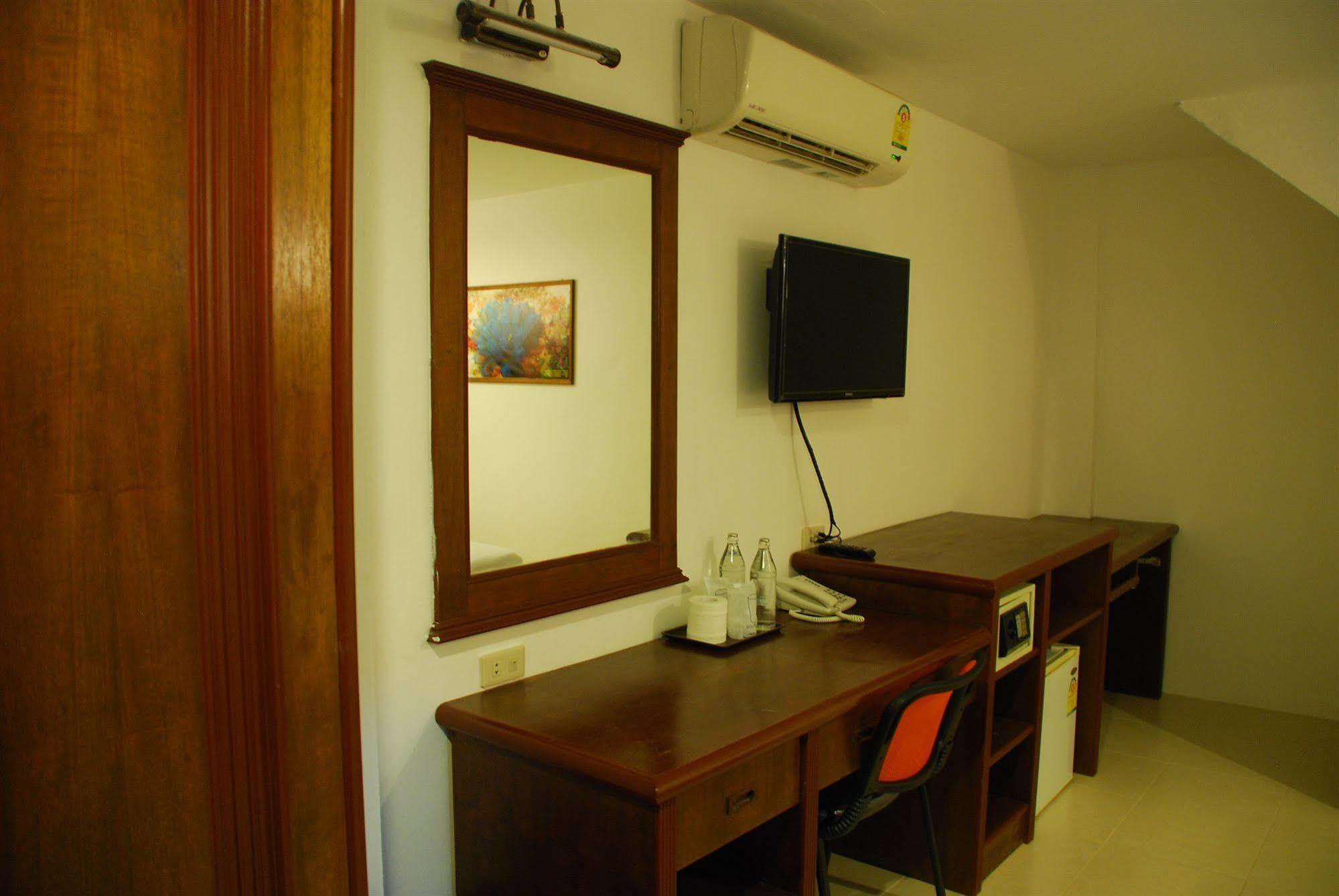 Patong Budget Rooms Екстер'єр фото